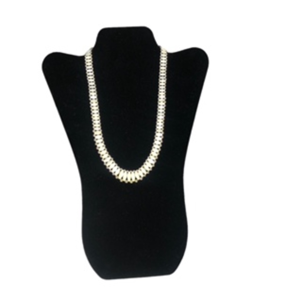 No Name Brand Silver Tone Pearl Colored Beads Bib Necklace 18"